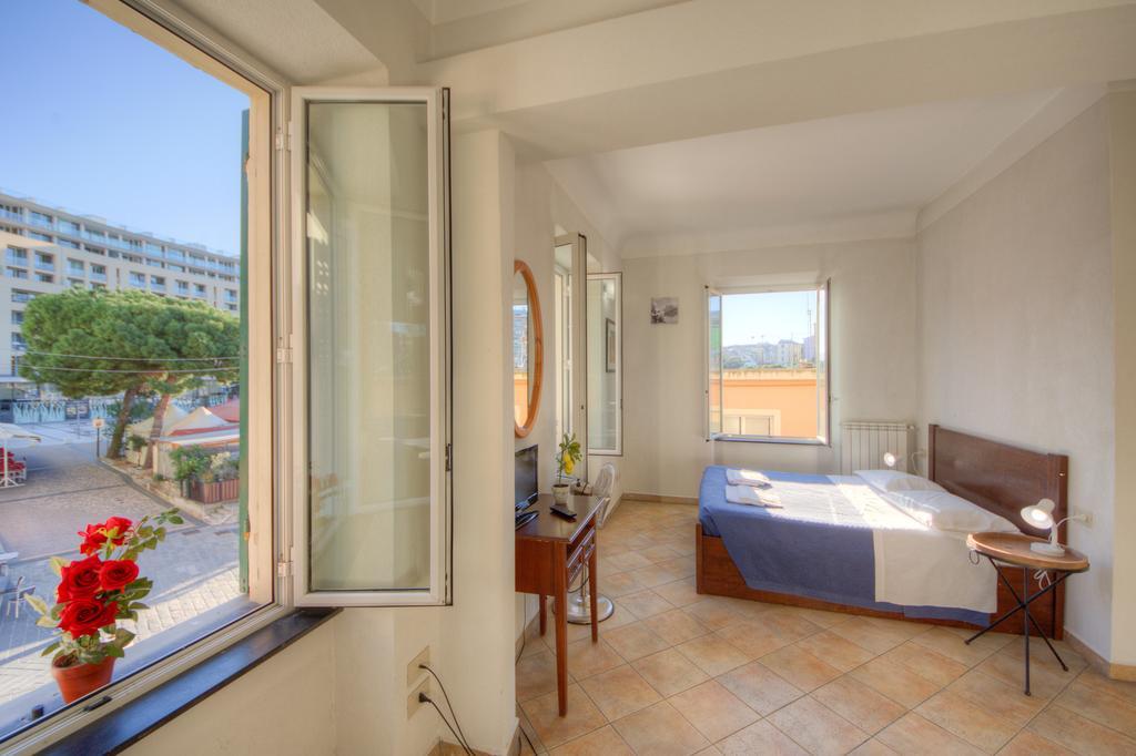 Club Nautico Savona Hotel Exterior photo