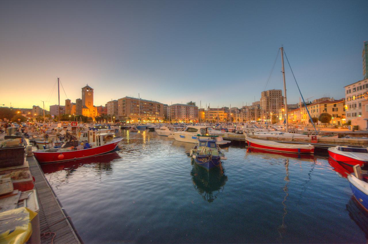 Club Nautico Savona Hotel Exterior photo